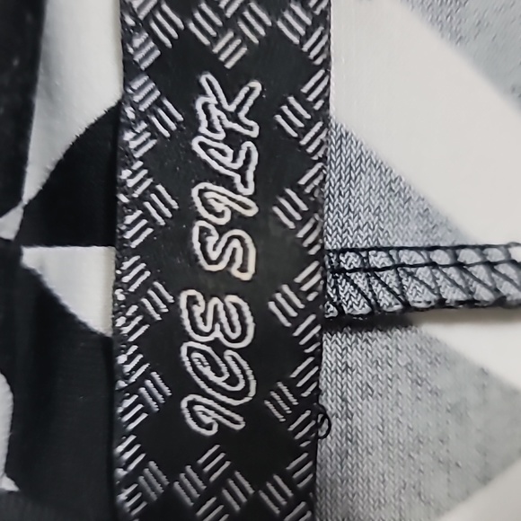 Ice Silk Turtleneck Tunic Blk/ White Chevron Large (Price Firm) - Picture 4 of 6